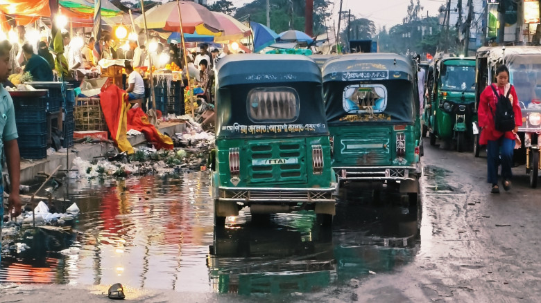 ড্রেনহীন চাতরী চৌমুহনী বাজারে দুর্ভোগ চরমে