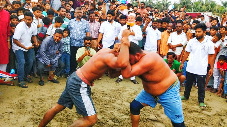 শতবর্ষের ঐতিহ্যে মুখর কর্ণফুলী: বৈশাখী মেলা ও বলি খেলায় জনসমুদ্র